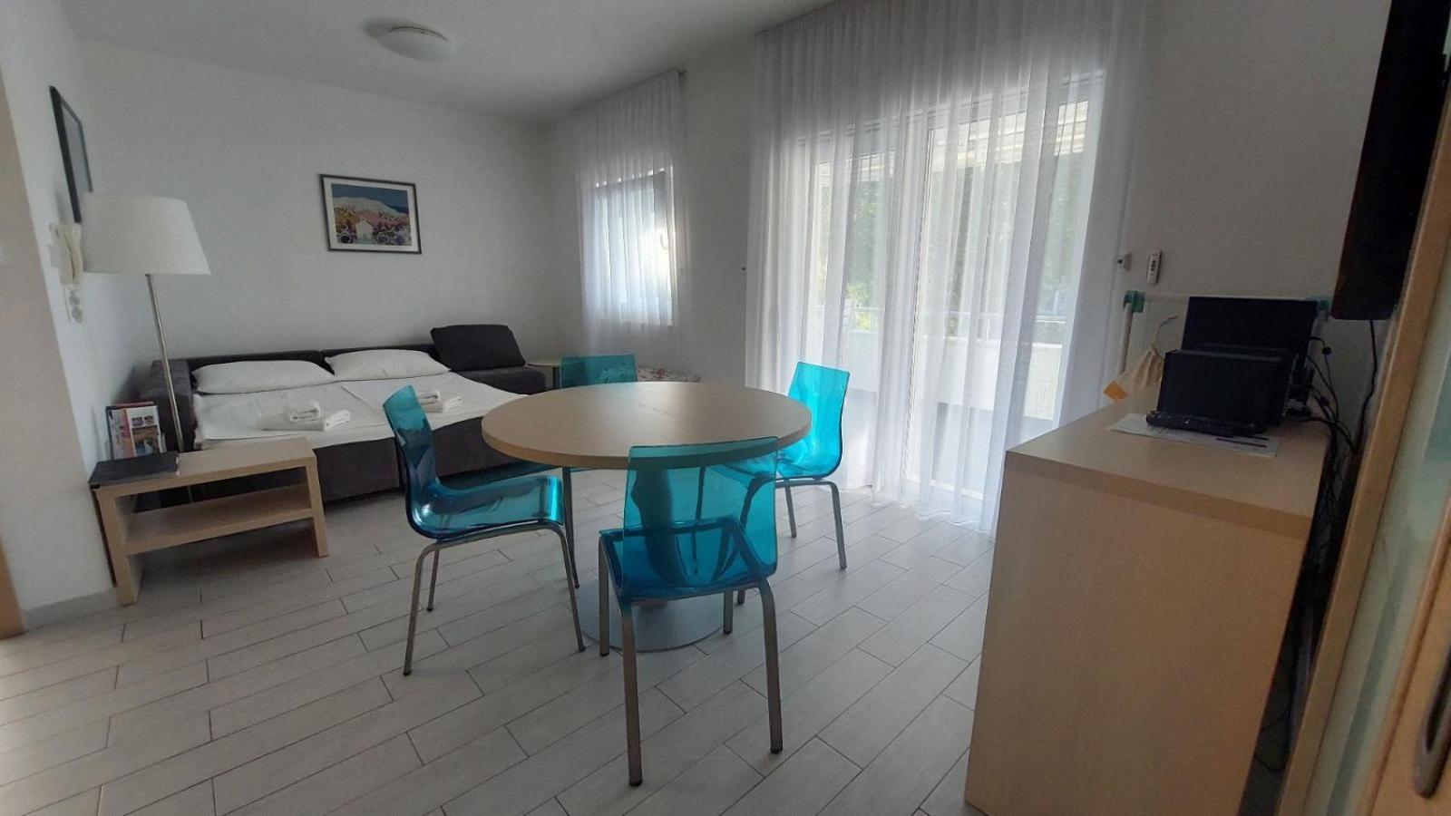 One-Bedroom Apartment Terrace Street View