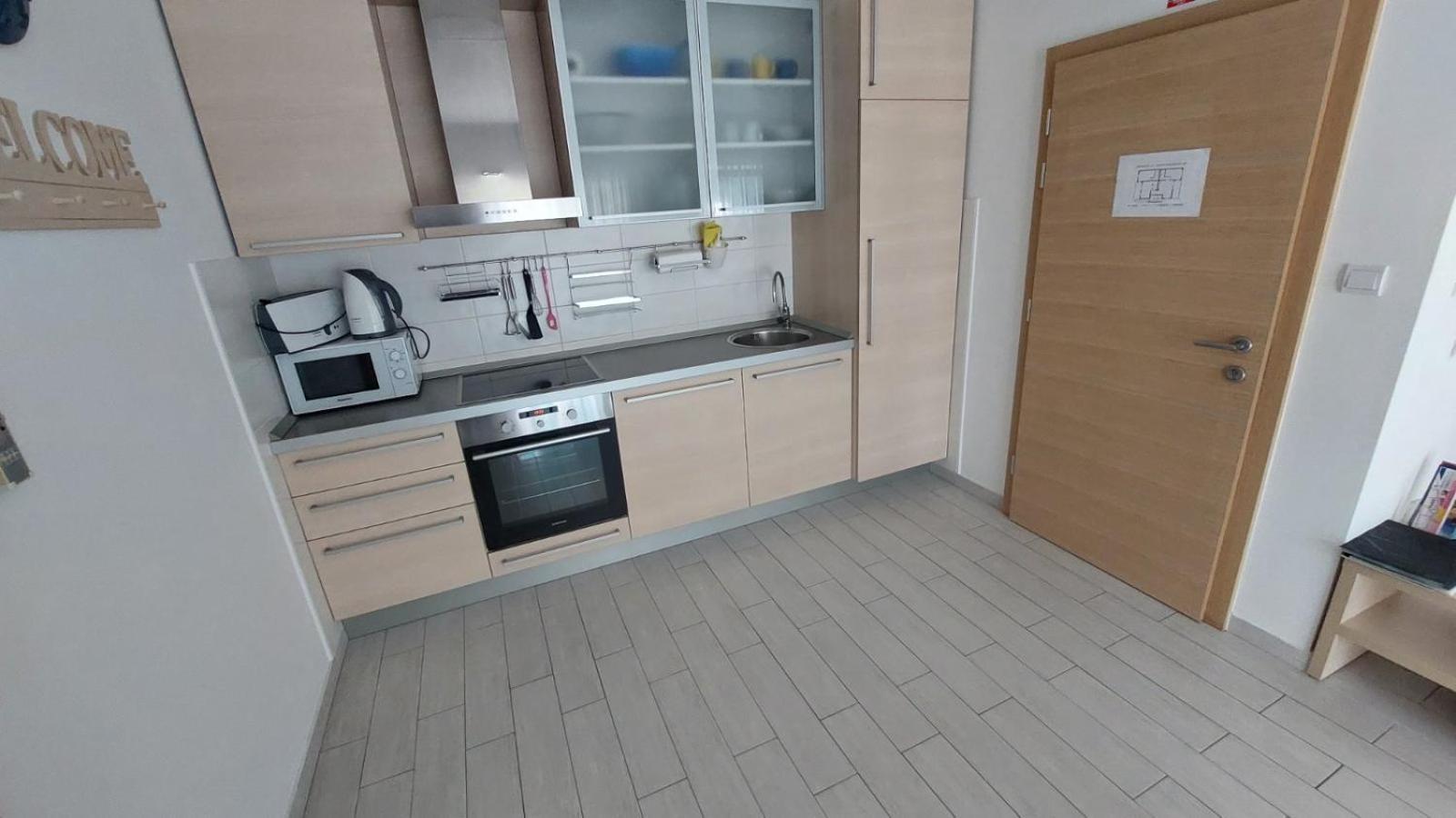 One-Bedroom Apartment Terrace Street View
