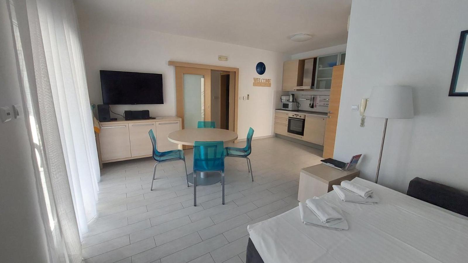 One-Bedroom Apartment Terrace Street View