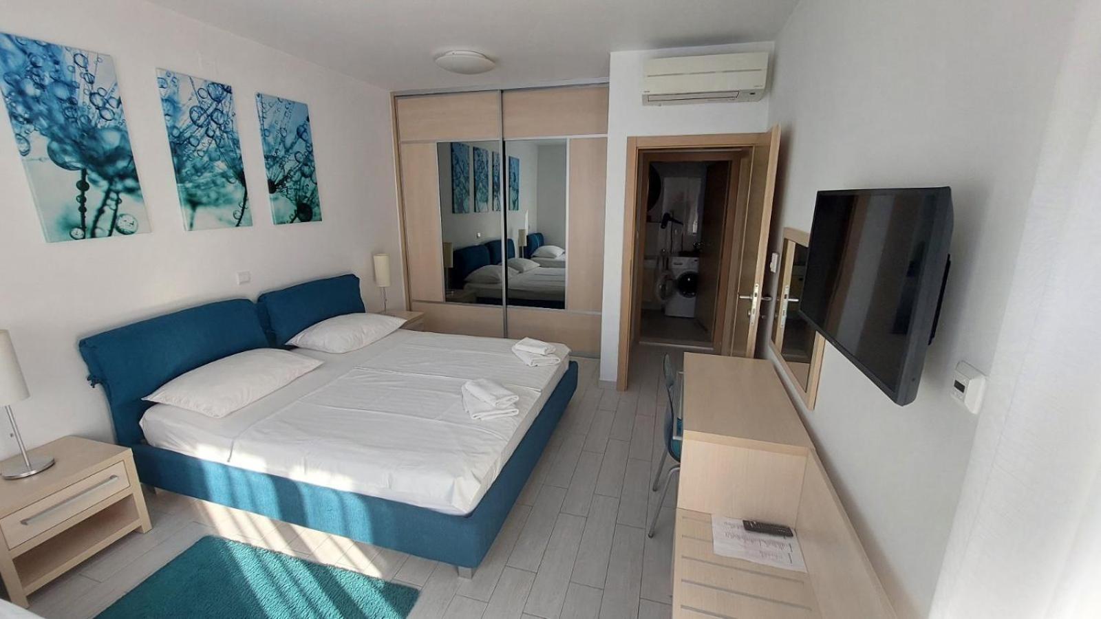 One-Bedroom Apartment Terrace Street View