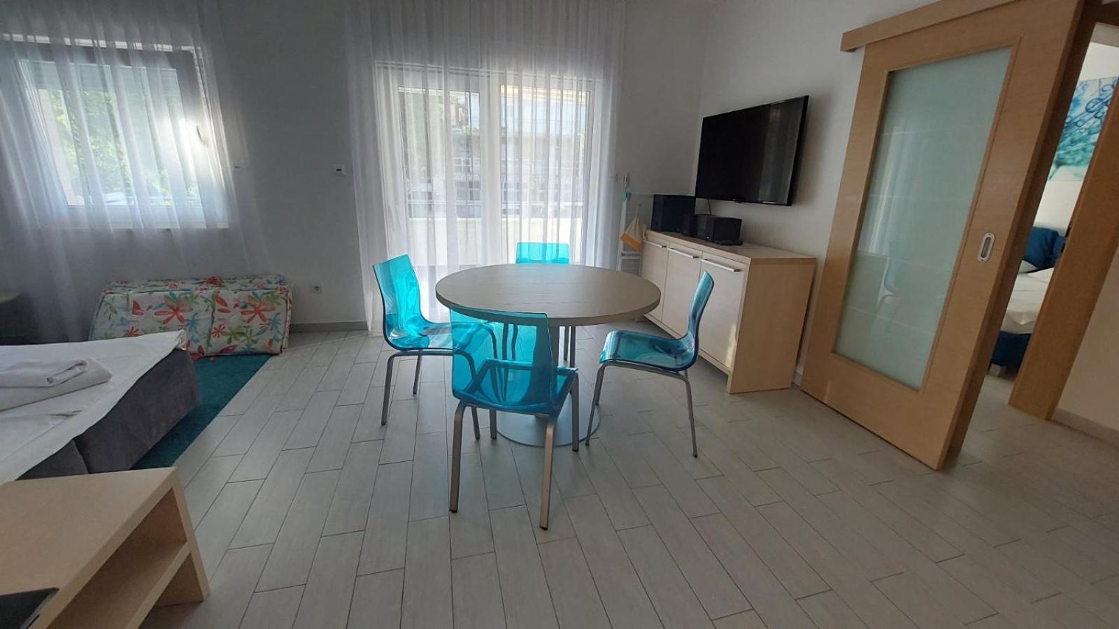 One-Bedroom Apartment Terrace Street View
