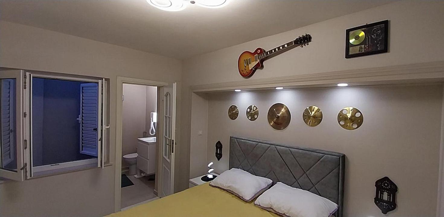 Two-Bedroom Apartment Terrace Sea View