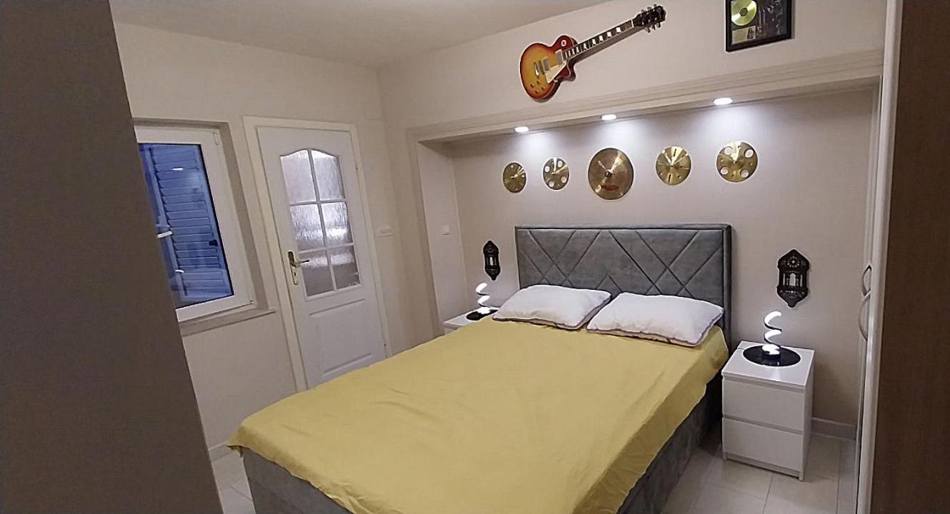 Two-Bedroom Apartment Terrace Sea View