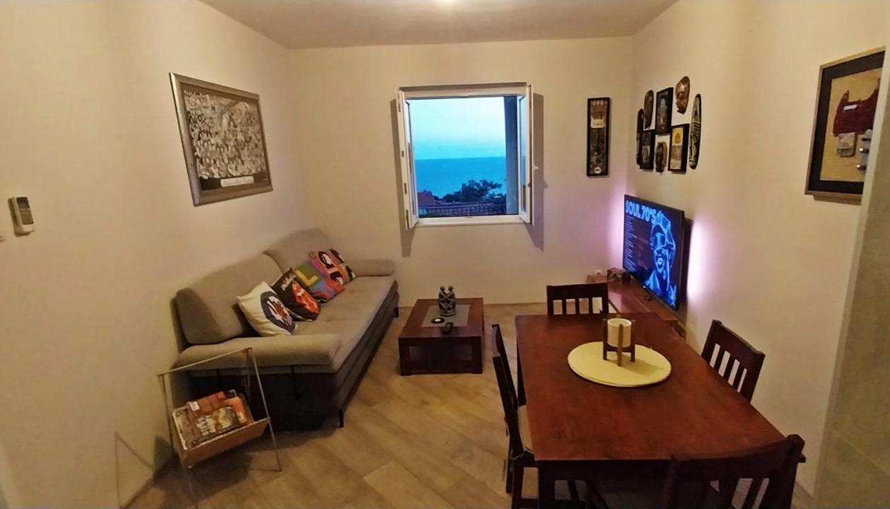 Two-Bedroom Apartment Terrace Sea View