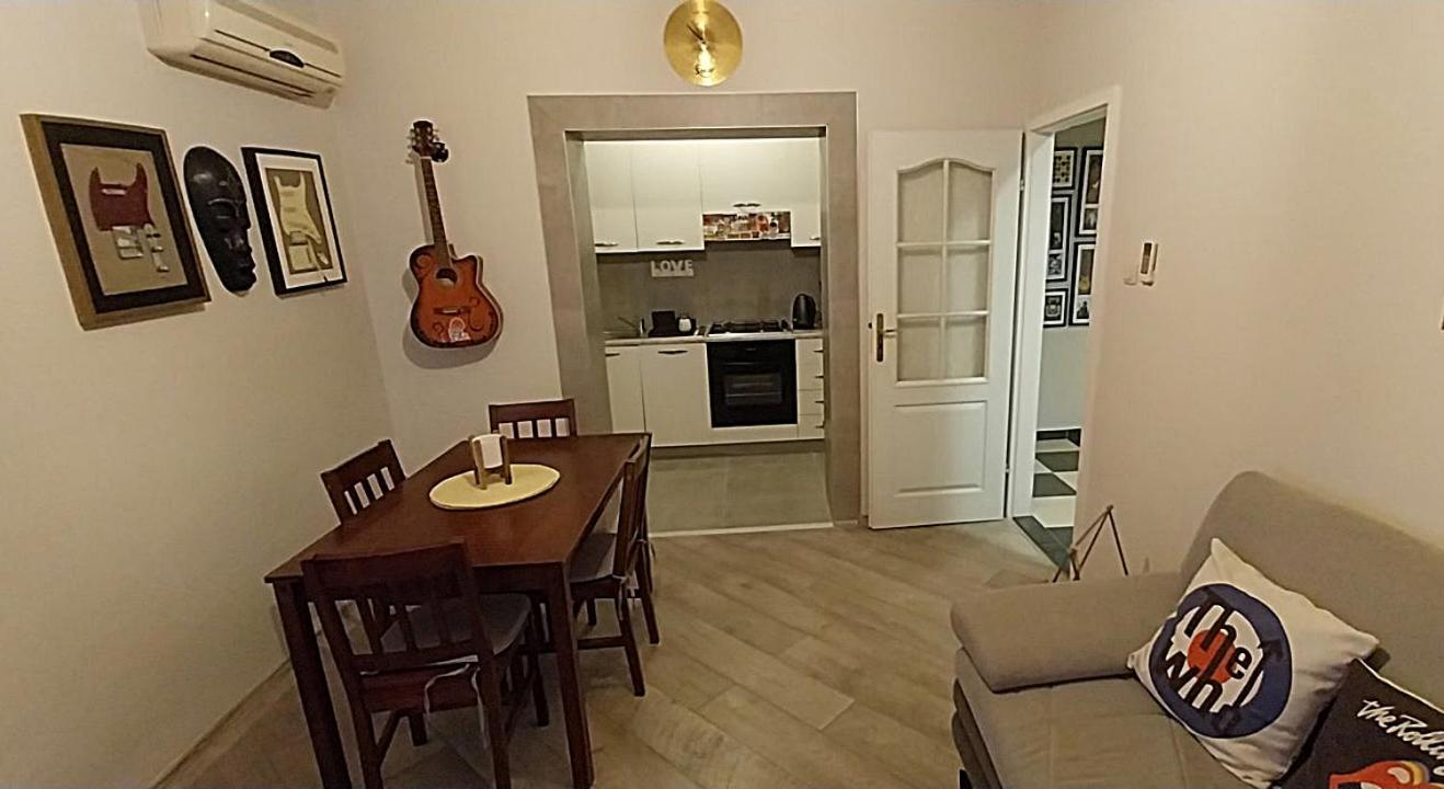 Two-Bedroom Apartment Terrace Sea View