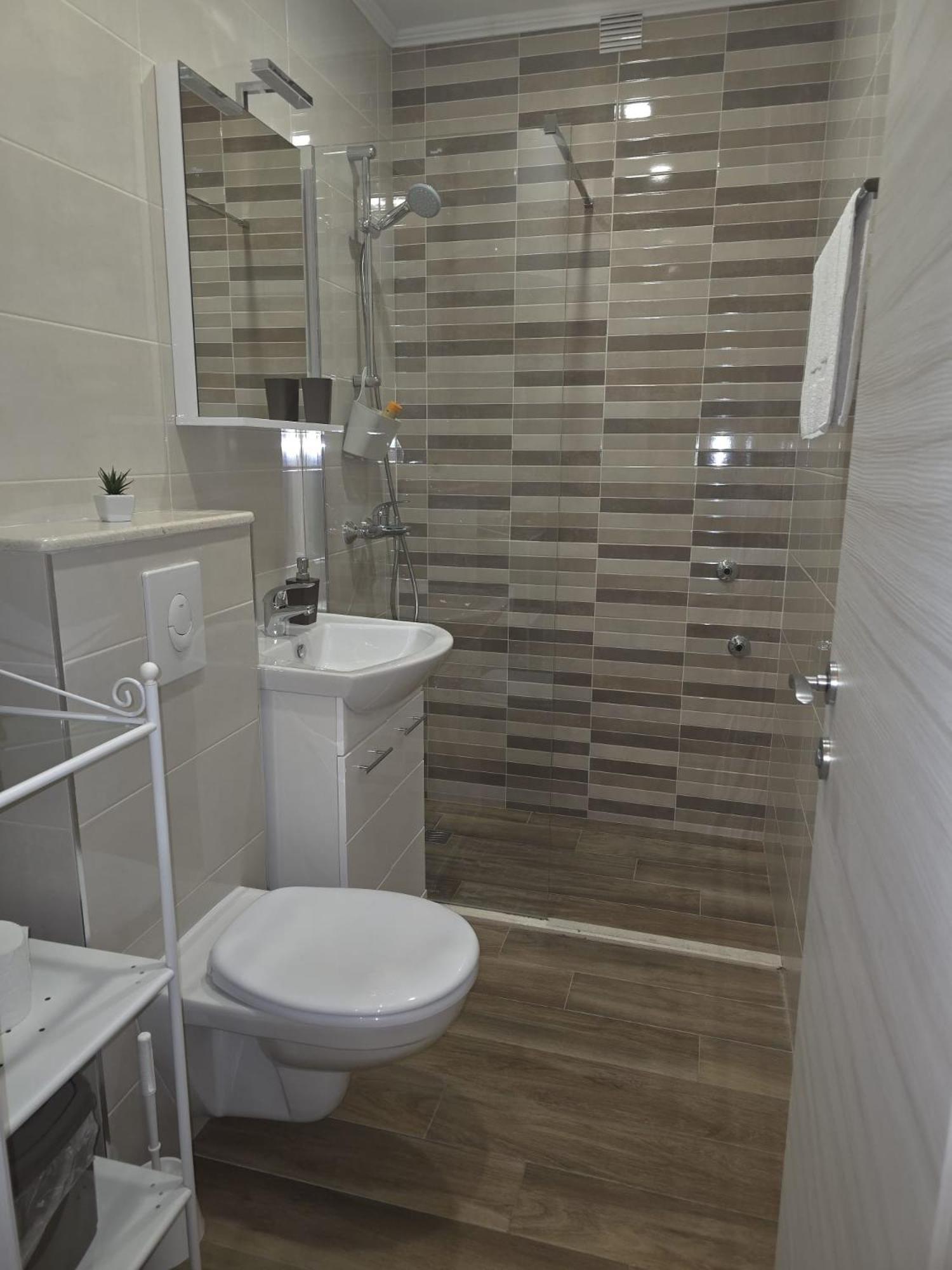Comfort One Bedroom Apartment Terrace City View