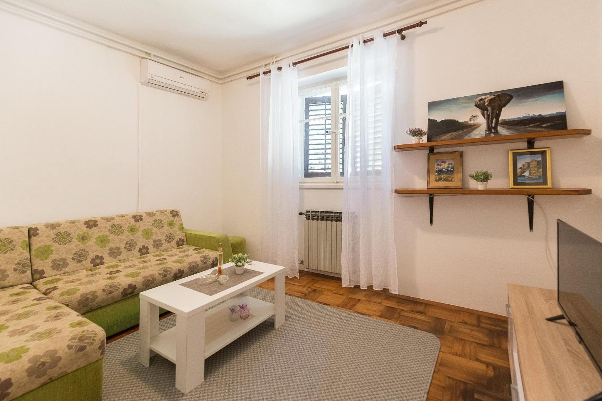 One-Bedroom Apartment Terrace Garden View