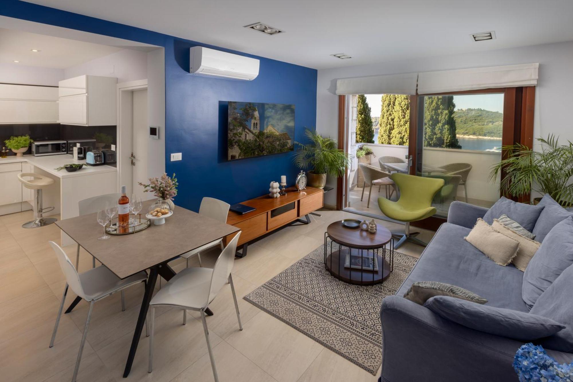 Deluxe Two-Bedroom Apartment