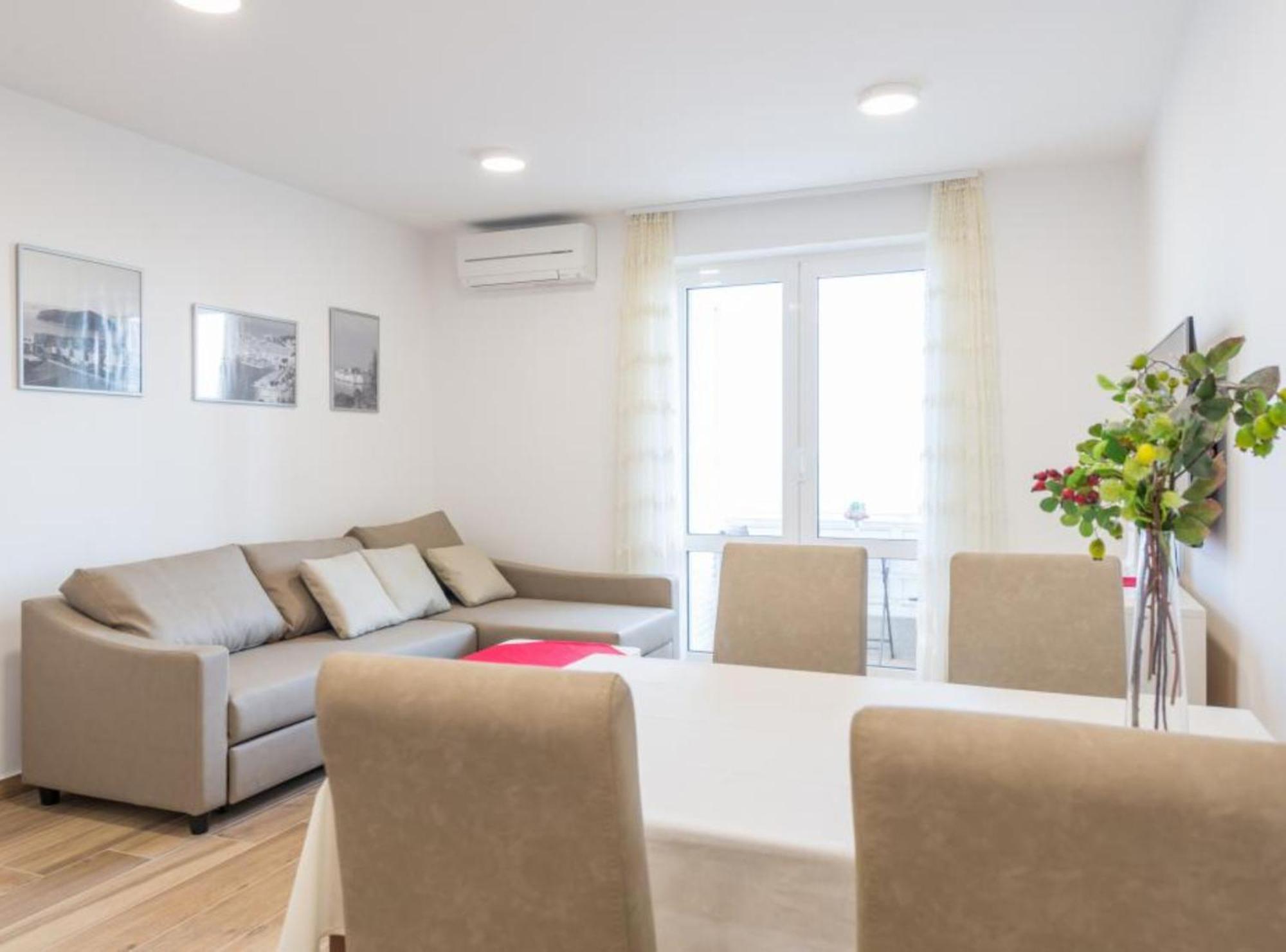 One-Bedroom Apartment Balcony Sea View