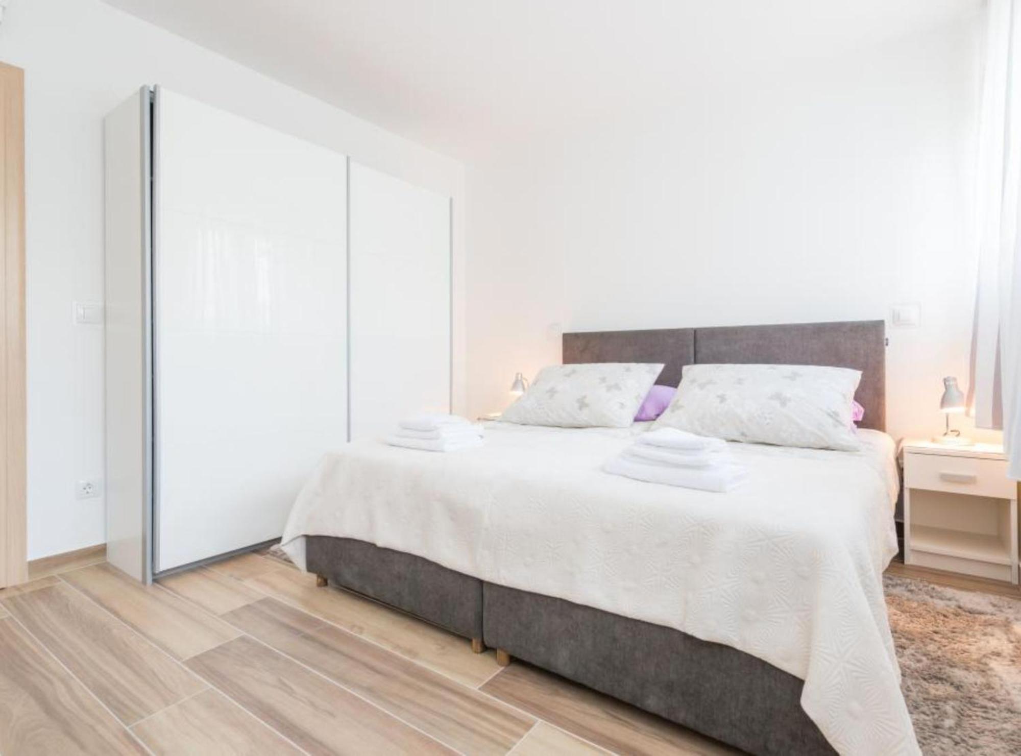 One-Bedroom Apartment Balcony Sea View