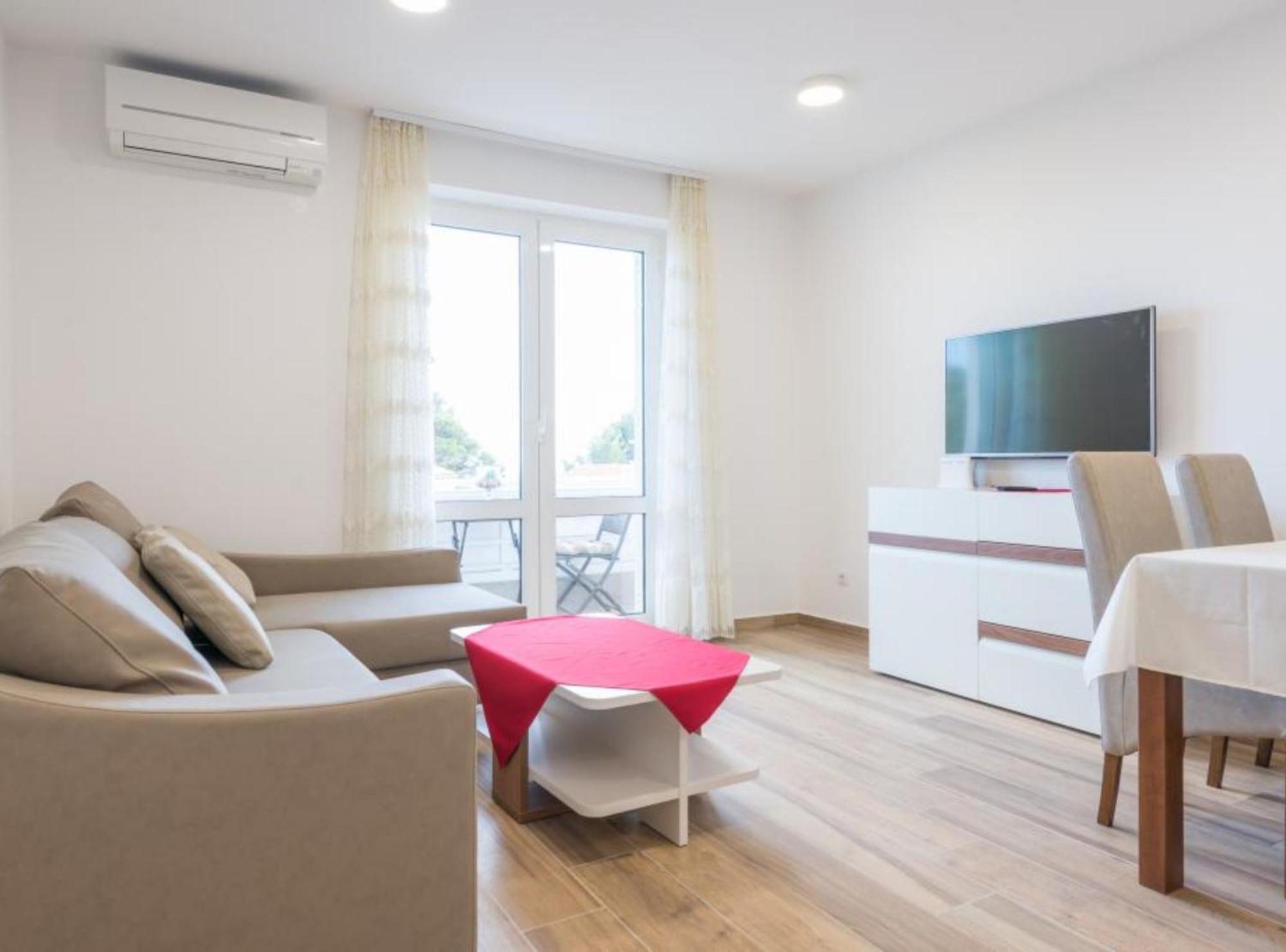 One-Bedroom Apartment Balcony Sea View