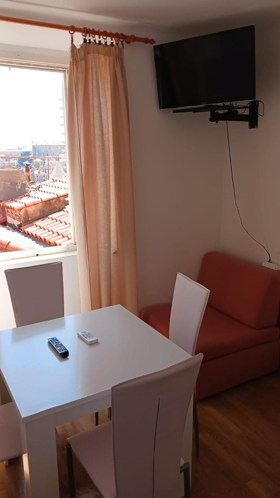 Two-Bedroom Apartment Balcony Sea View Peline 13