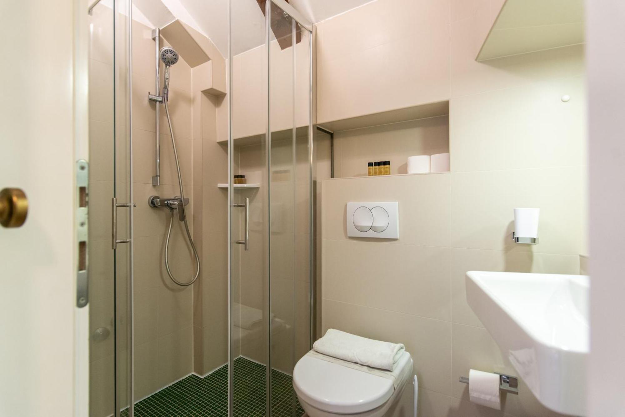 Deluxe Studio Apartment
