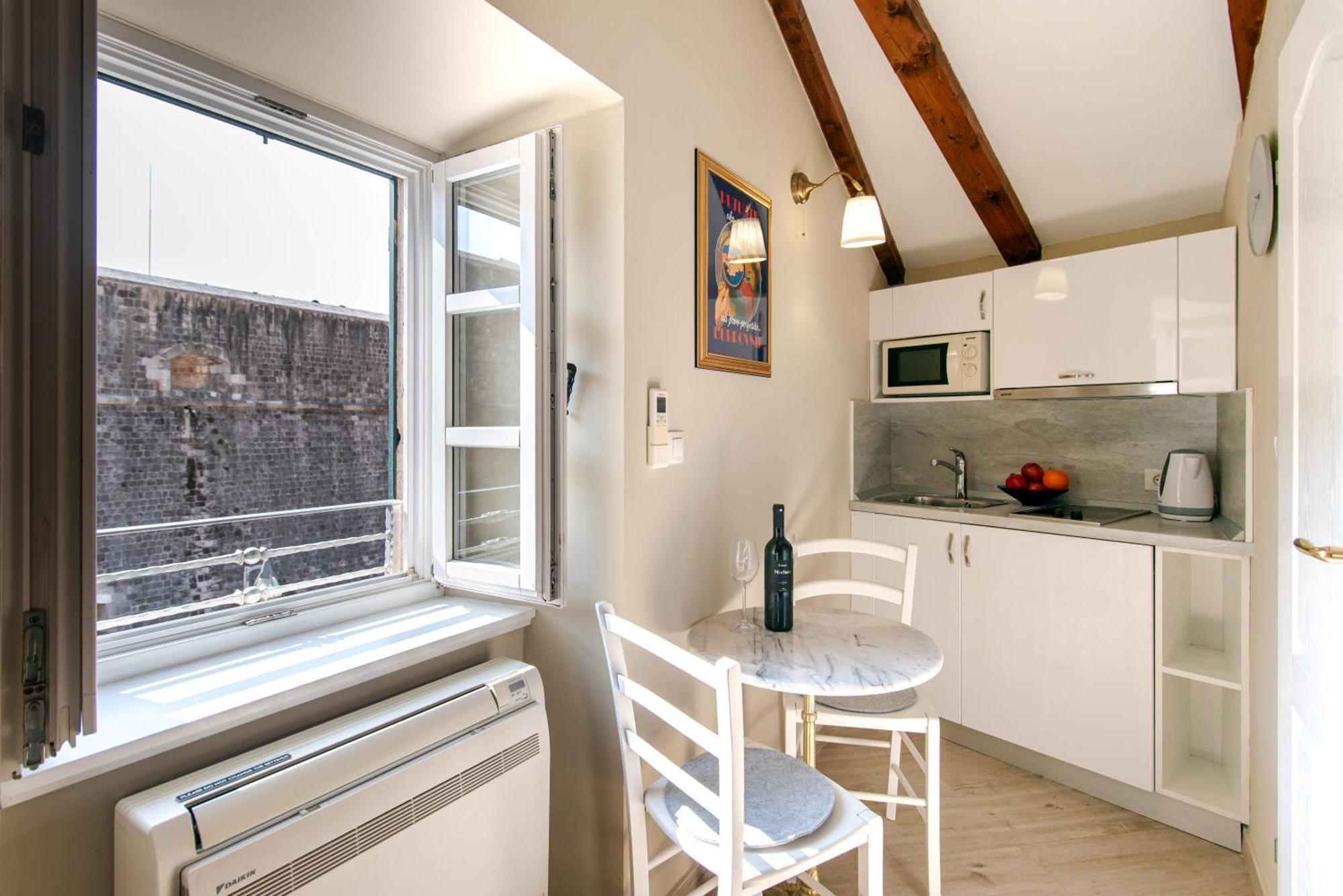 Deluxe Studio Apartment