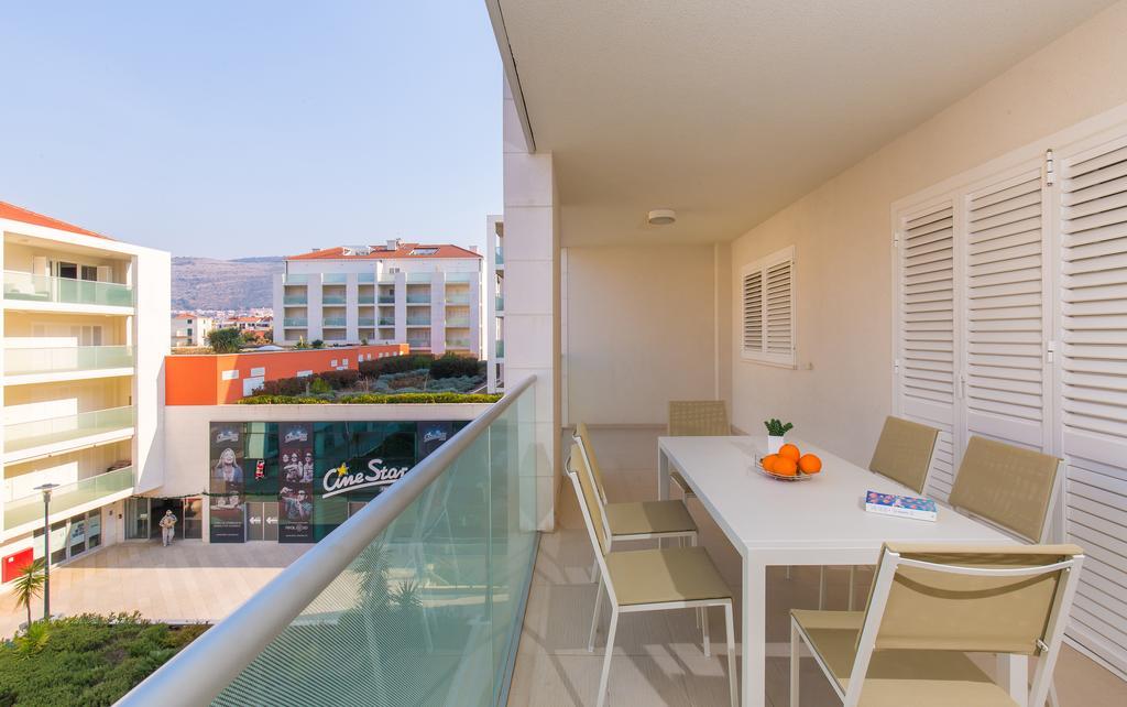 Deluxe Three-Bedroom Apartment Terrace Partial Sea View