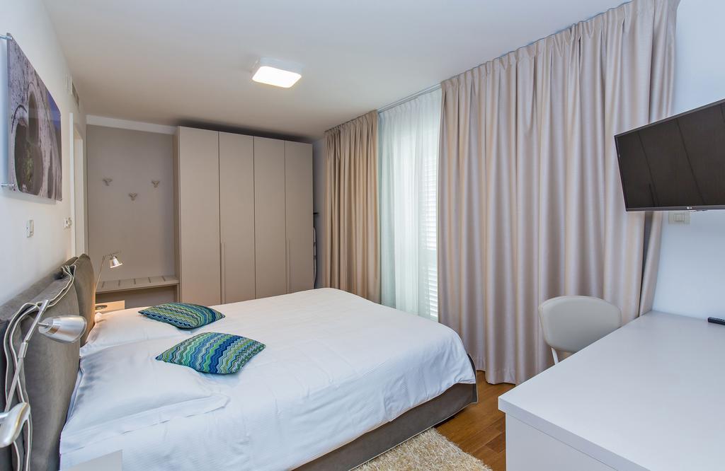 Deluxe Three-Bedroom Apartment Terrace Partial Sea View