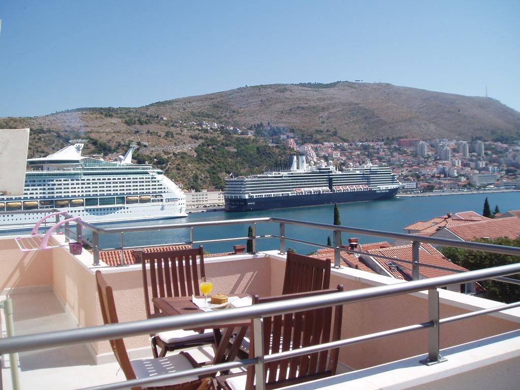 Two-Bedroom Apartment Terrace Sea View