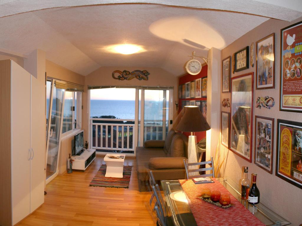 One-Bedroom Apartment Balcony Sea View