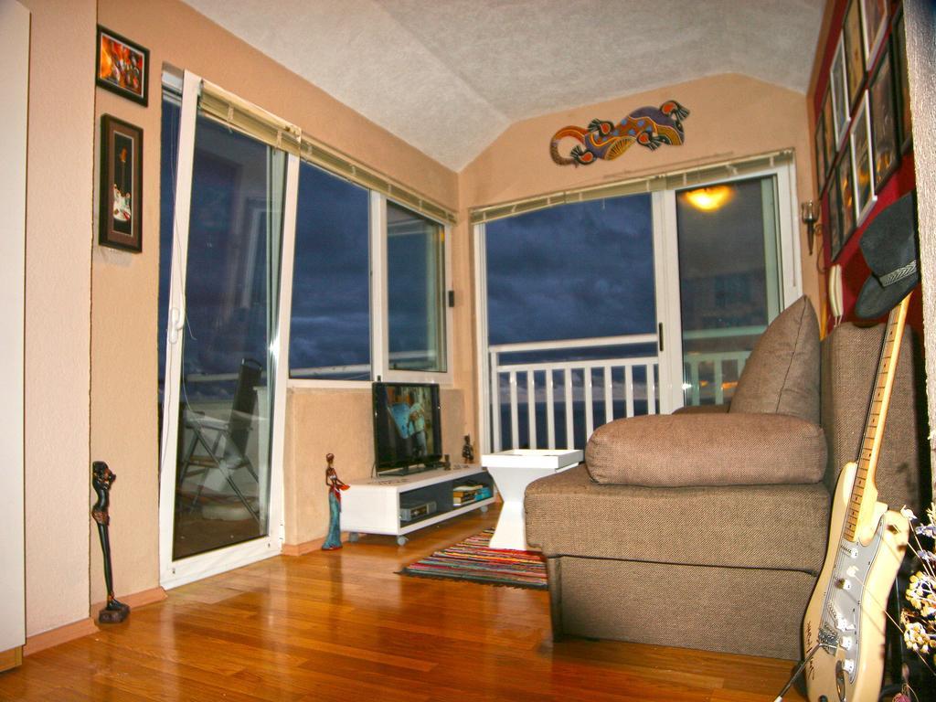 One-Bedroom Apartment Balcony Sea View