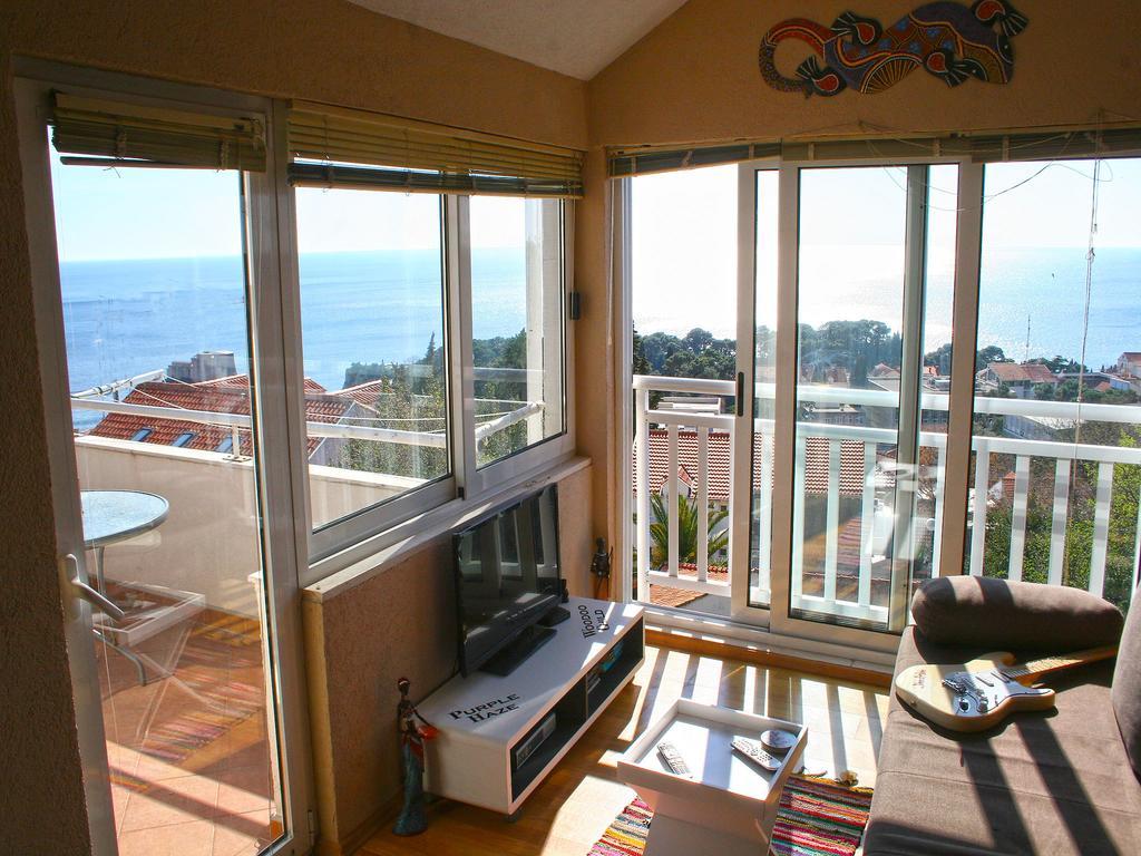 One-Bedroom Apartment Balcony Sea View