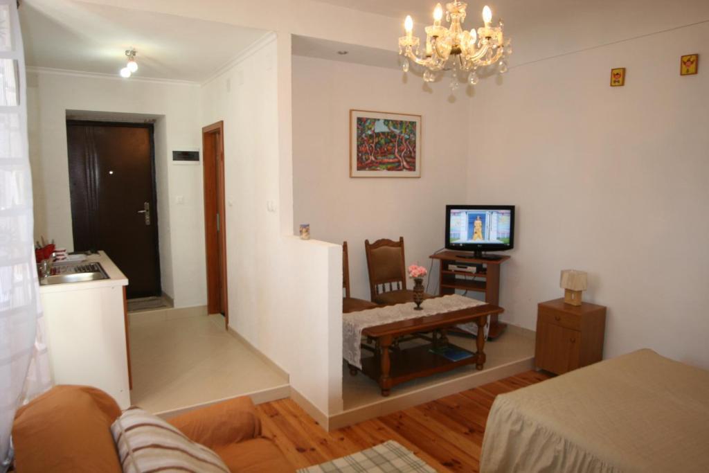 One-Bedroom Apartment Garden View
