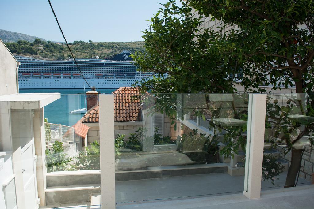 Studio Garden View