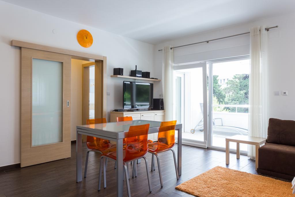 Superior One-Bedroom Apartment Terrace Promenade View