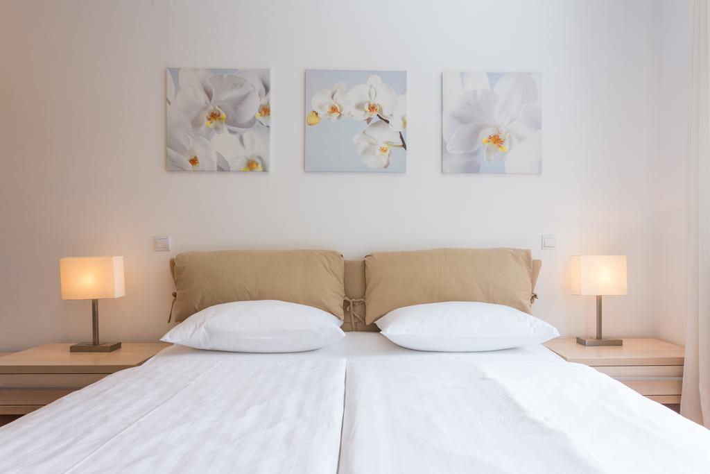Superior One-Bedroom Apartment Terrace Promenade View