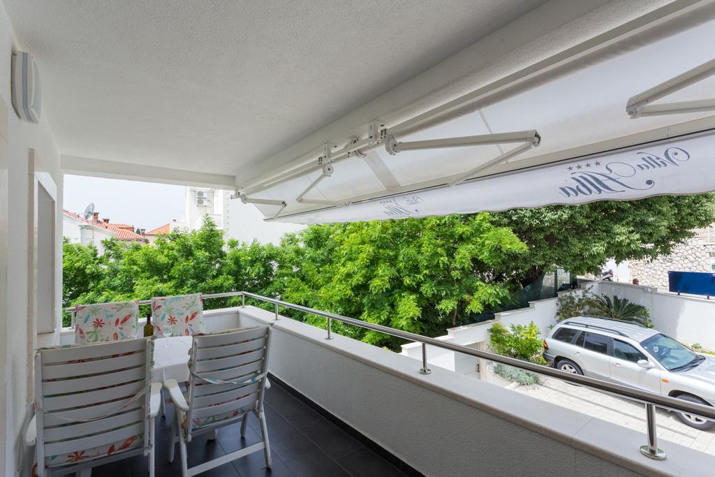 One-Bedroom Apartment Terrace Street View