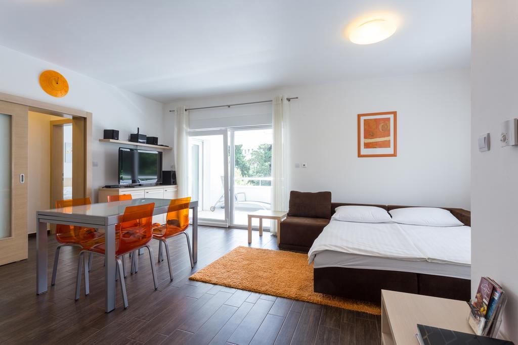 Superior One-Bedroom Apartment Terrace Promenade View