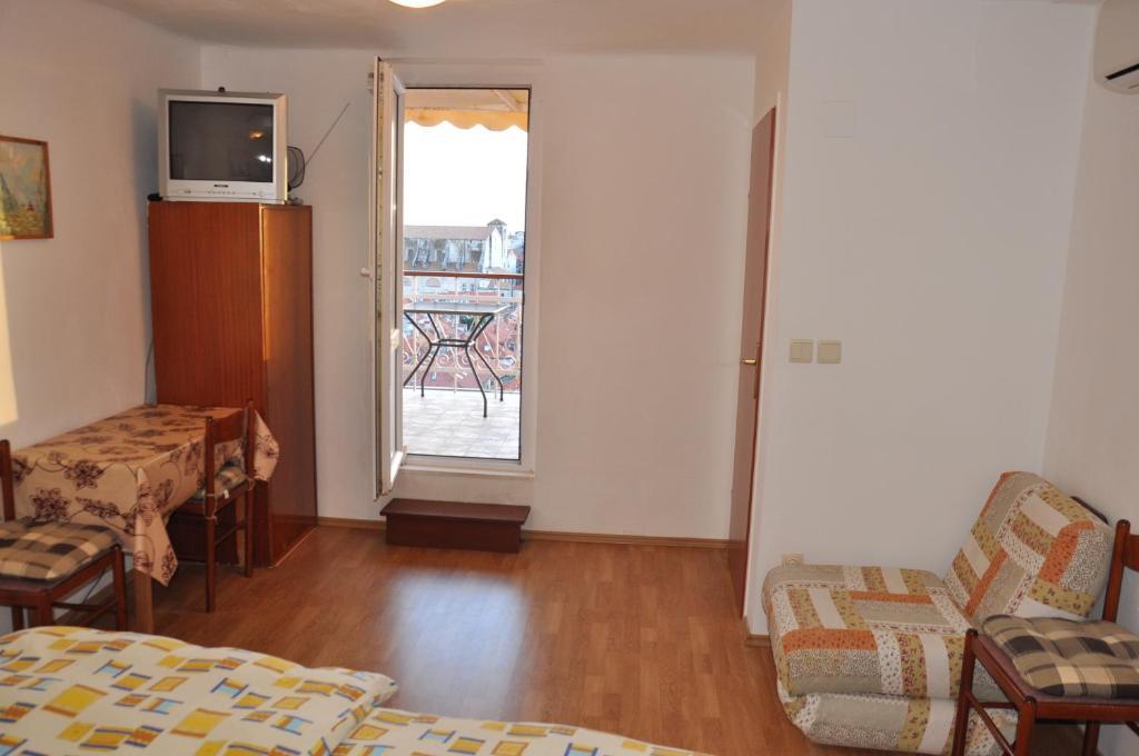 Studio Apartment Balcony Sea View Peline 13