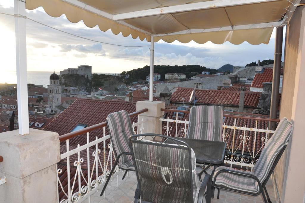 Two-Bedroom Apartment Balcony Sea View Peline 13