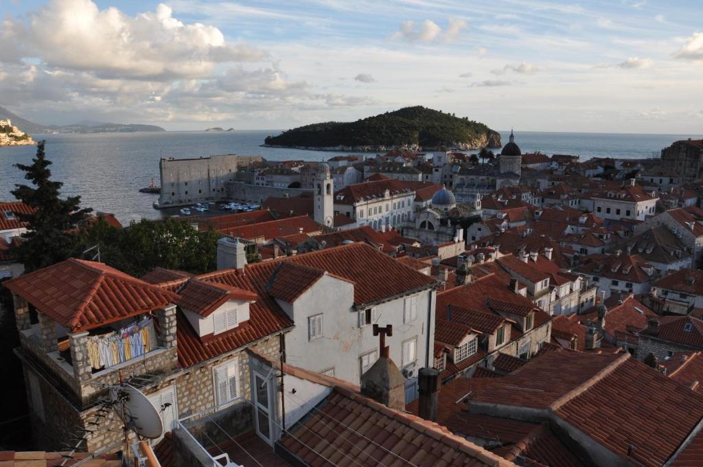 Two-Bedroom Apartment Balcony Sea View Peline 13