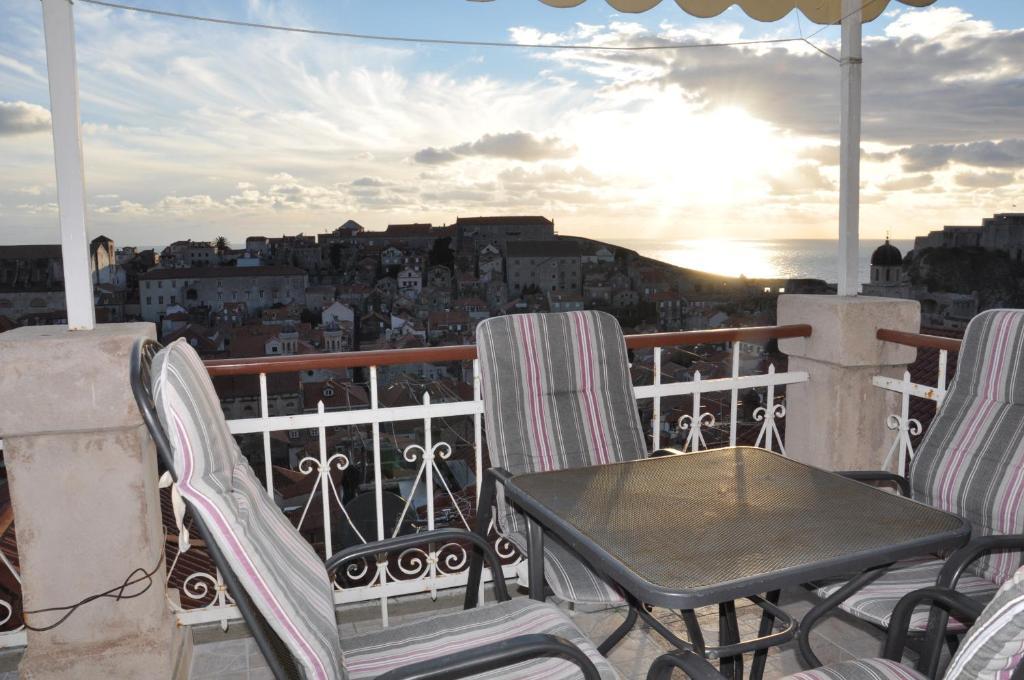 Two-Bedroom Apartment Balcony Sea View Peline 13