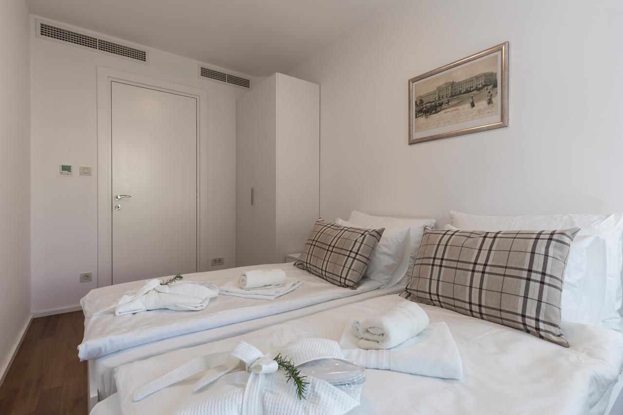 Deluxe Three-Bedroom Apartment Balcony Partial Sea View