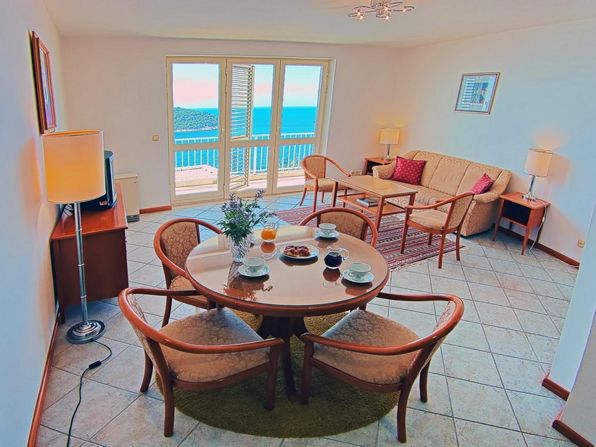 Comfort Two Bedroom Apartment Balcony Sea View