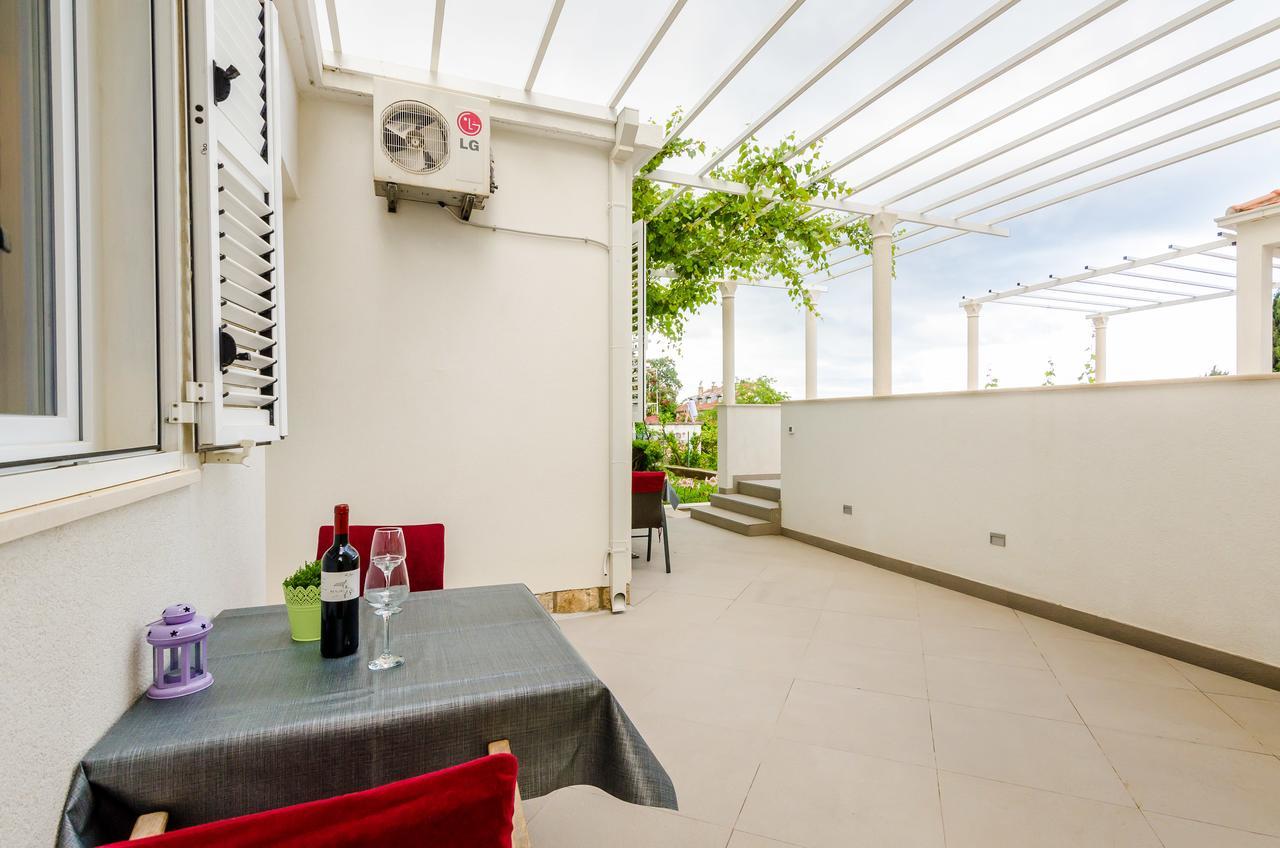 Studio Apartment Terrace City View