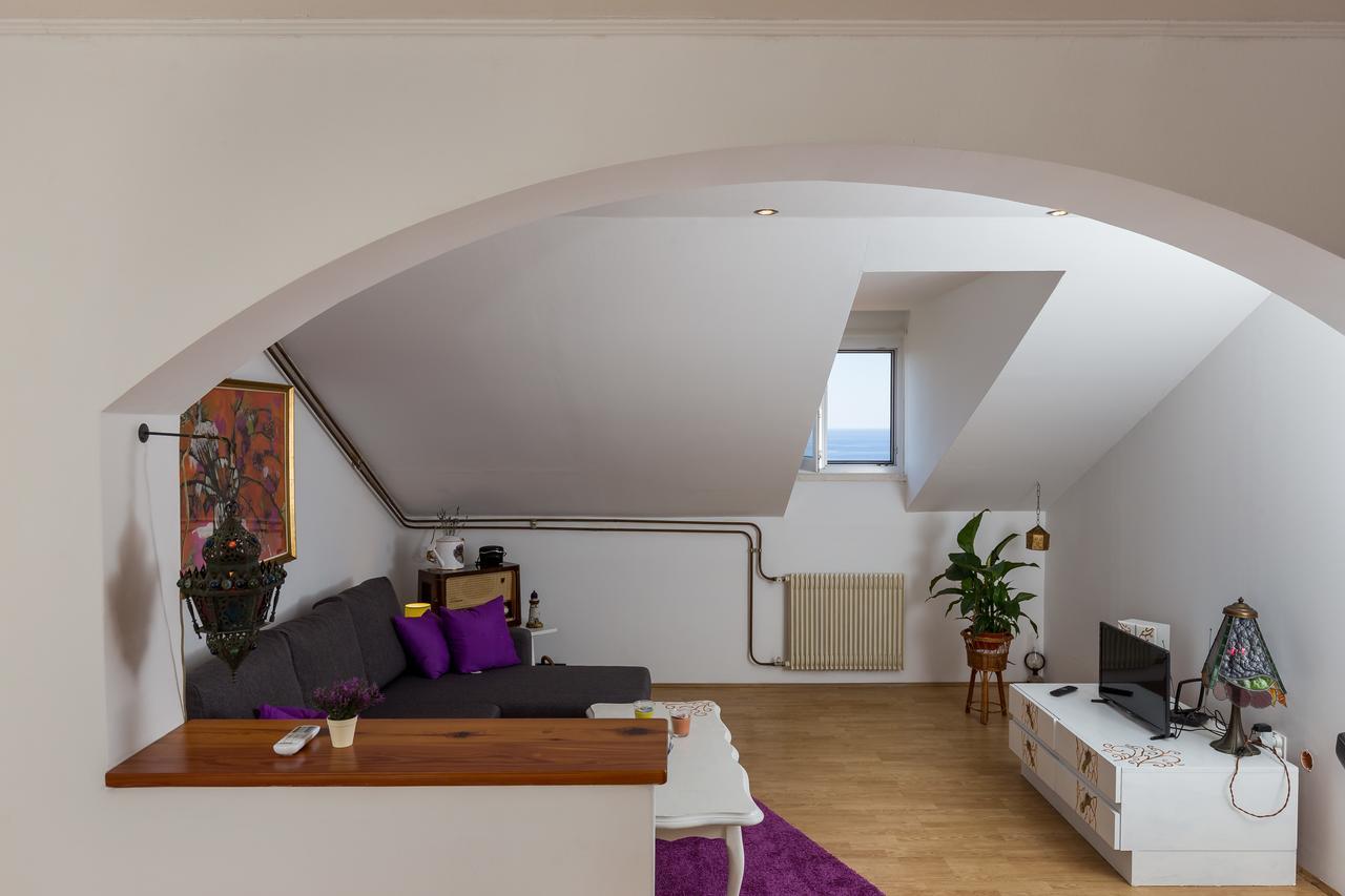 One Bedroom Apartment Sea View