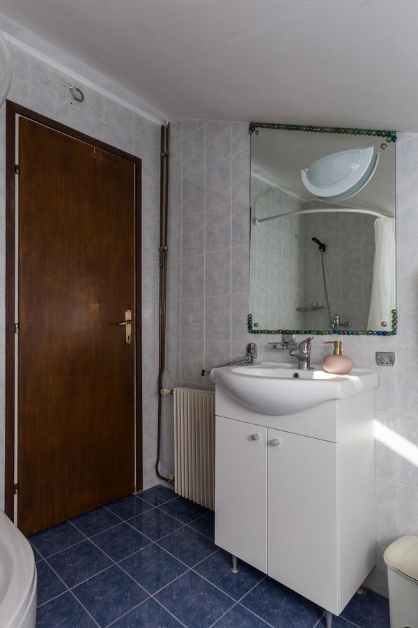 One Bedroom Apartment Sea View