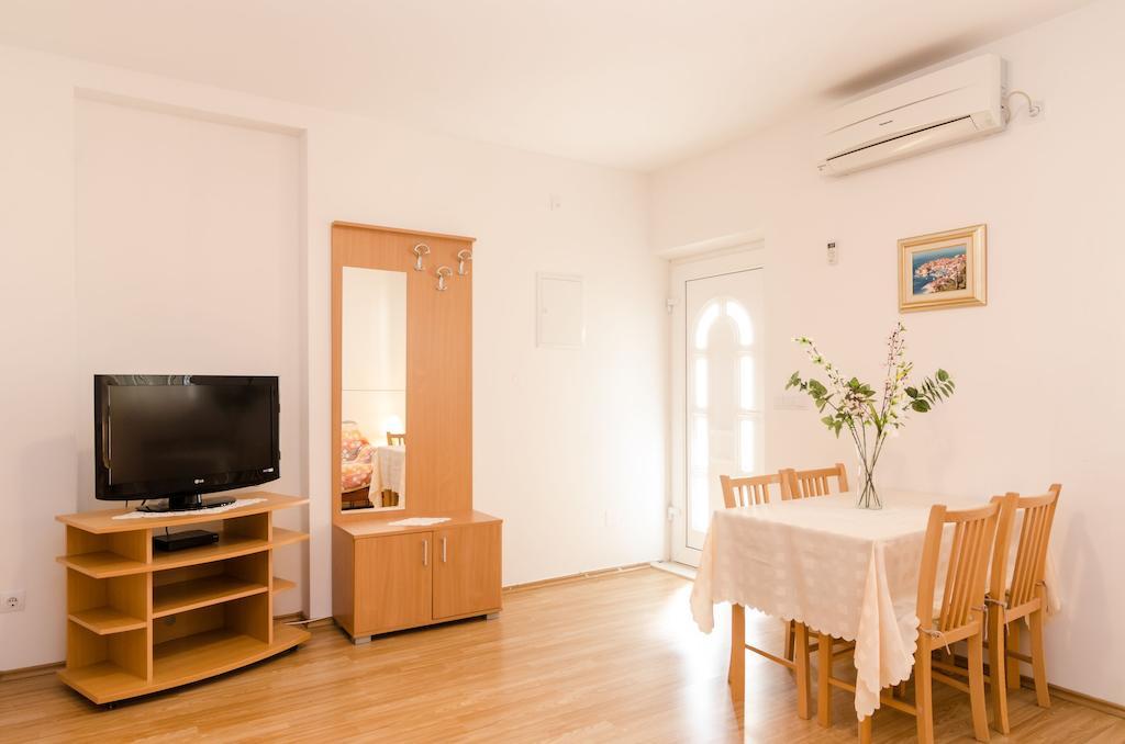 One-Bedroom Apartment Patio