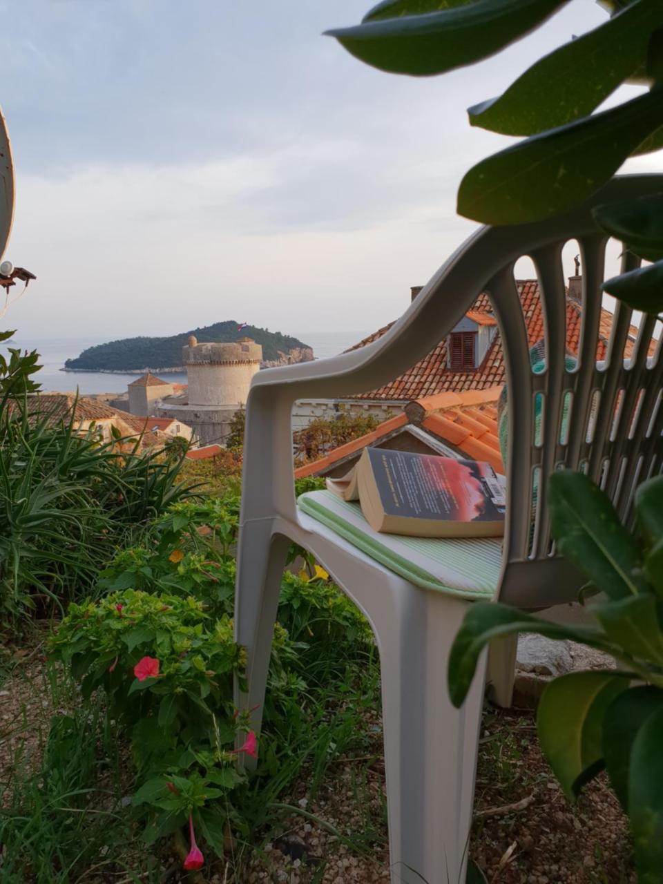 One Bedroom Apartment Sea View