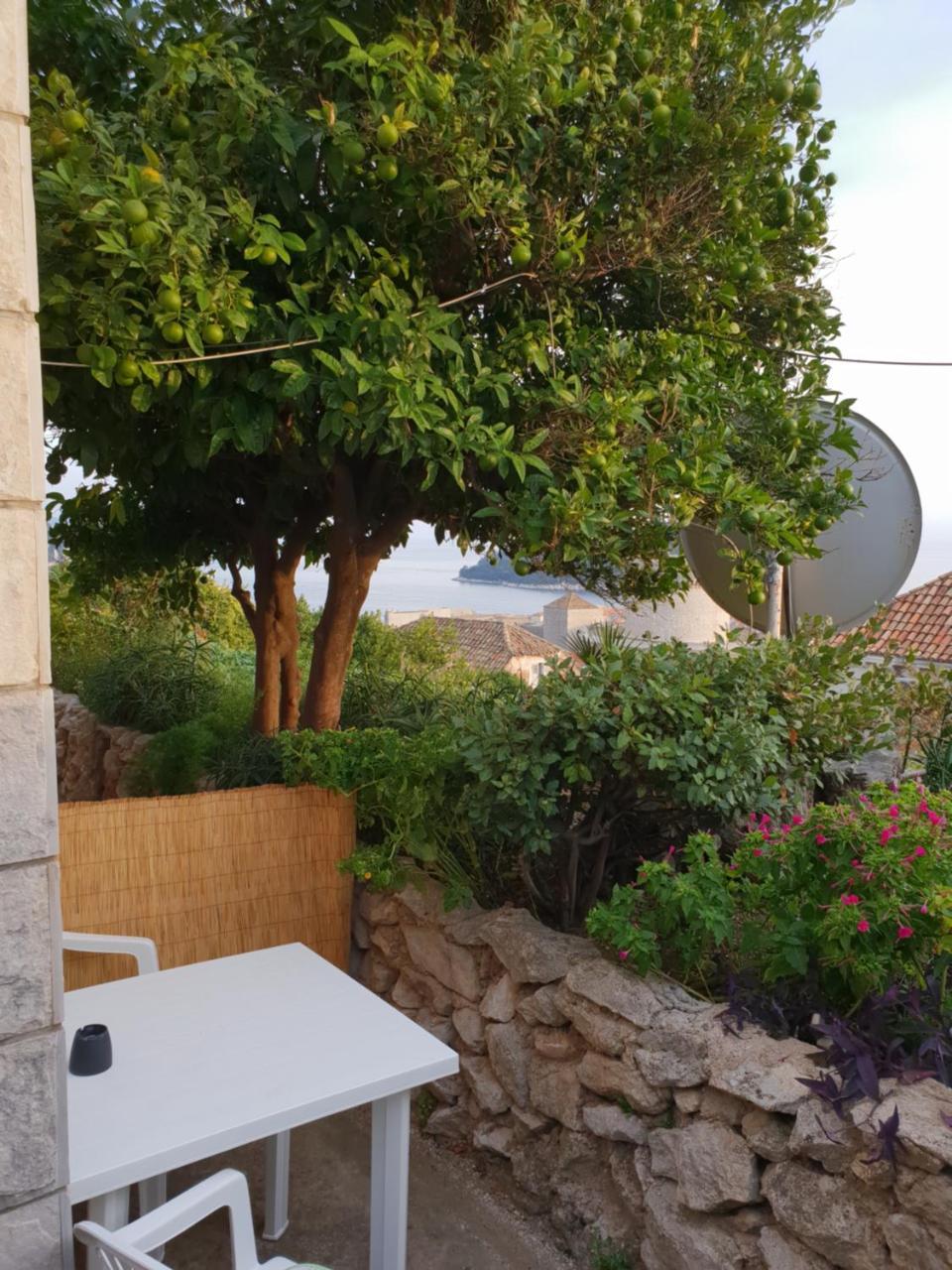 One Bedroom Apartment Sea View