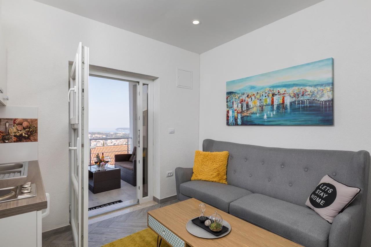 Two-Bedroom Apartment Terrace Sea View