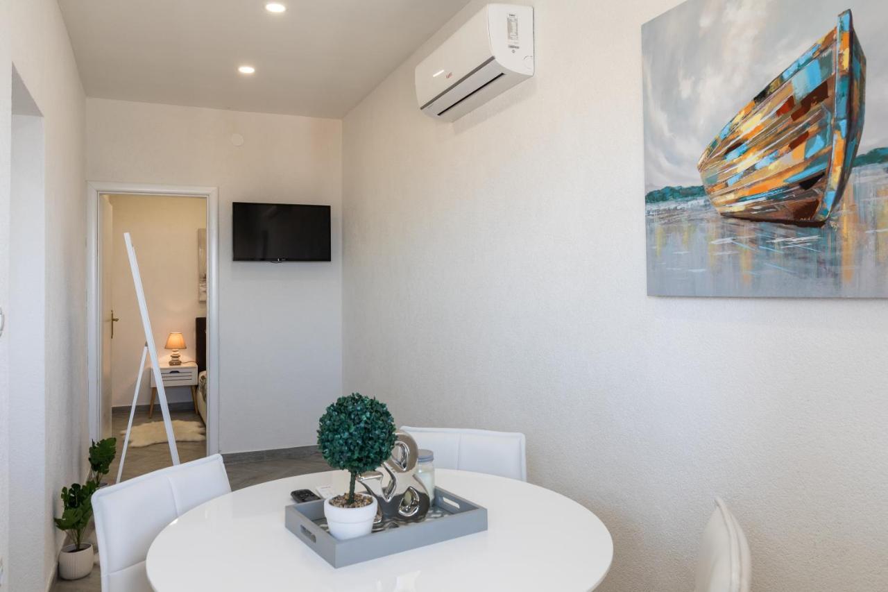 Two-Bedroom Apartment Terrace Sea View