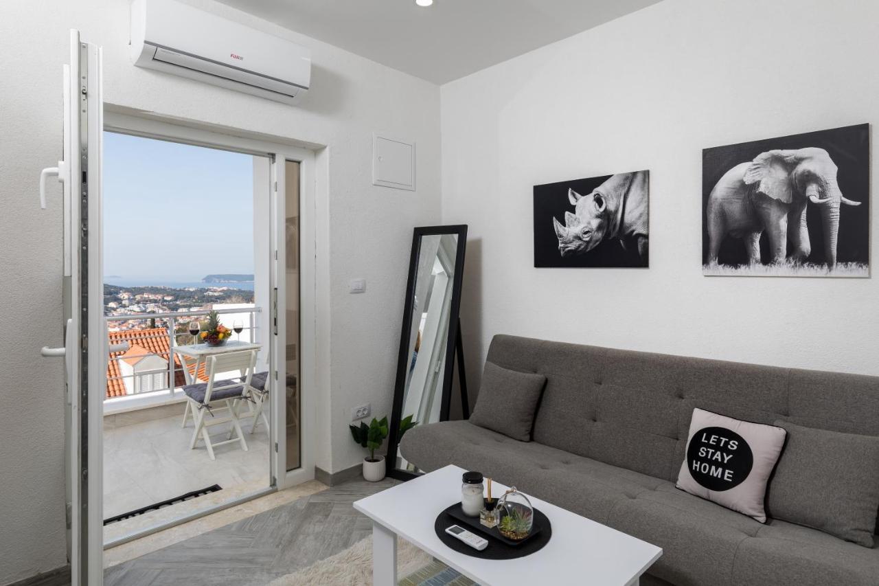 One-Bedroom Apartment Terrace Sea View