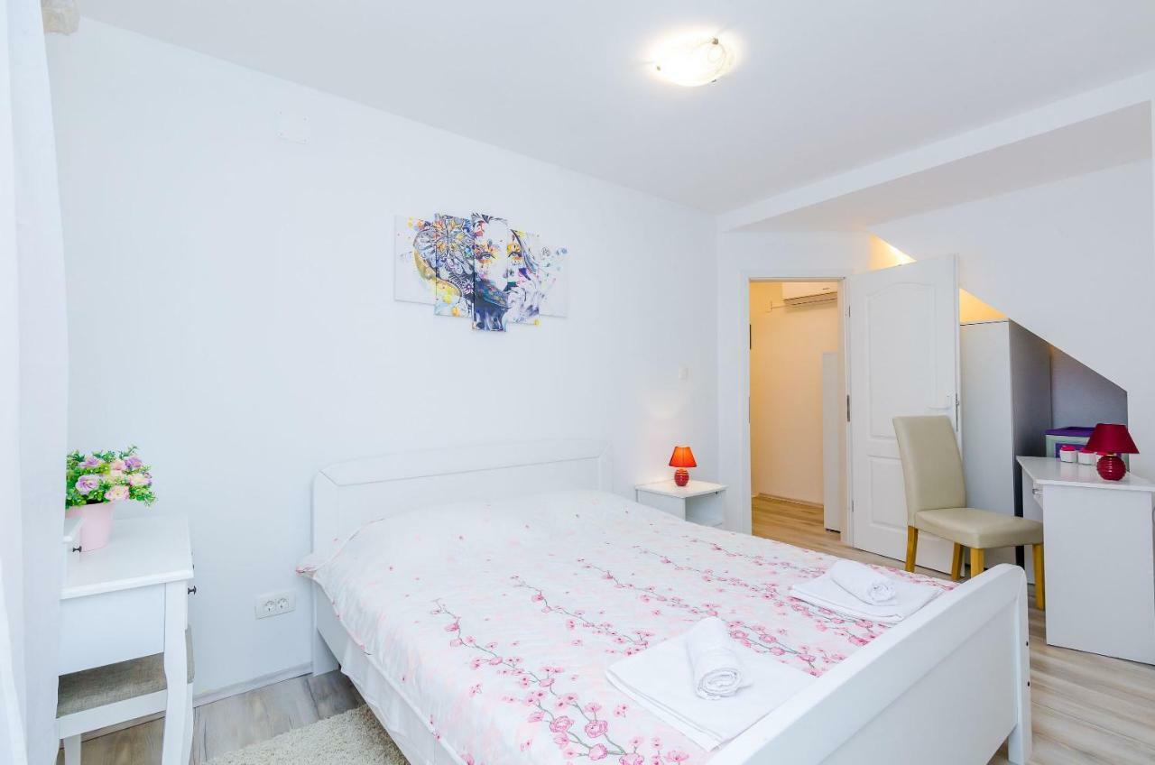 Two-Bedroom Apartment City View