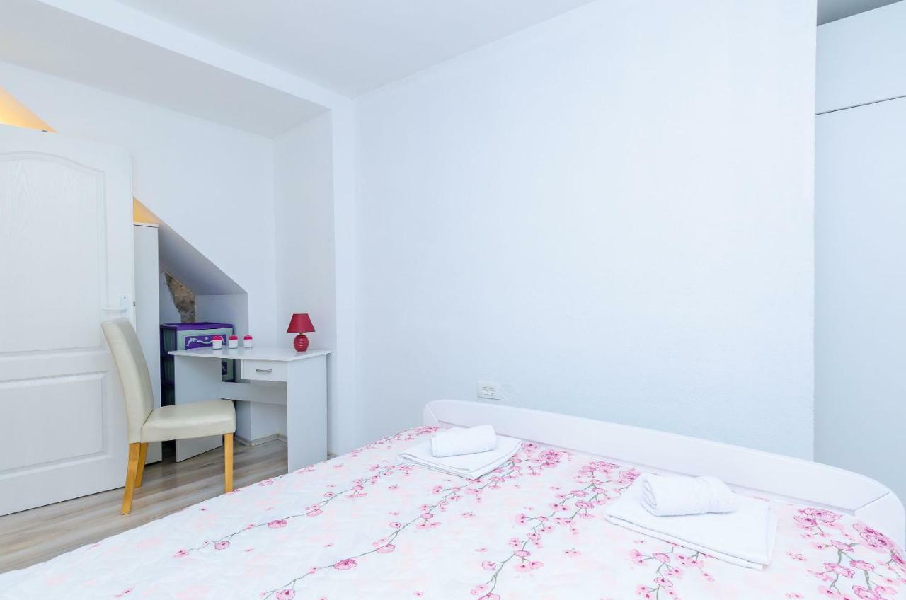 Two-Bedroom Apartment City View