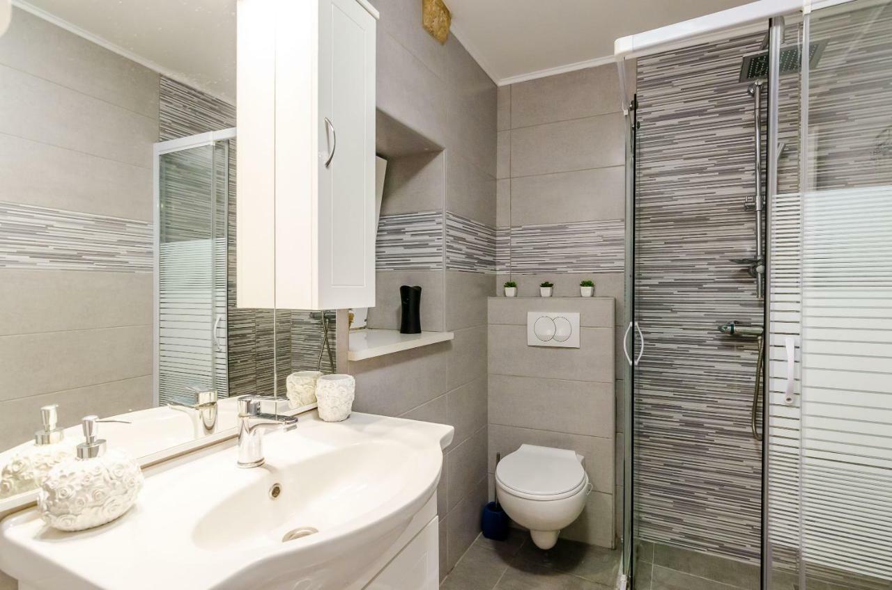Two-Bedroom Apartment City View