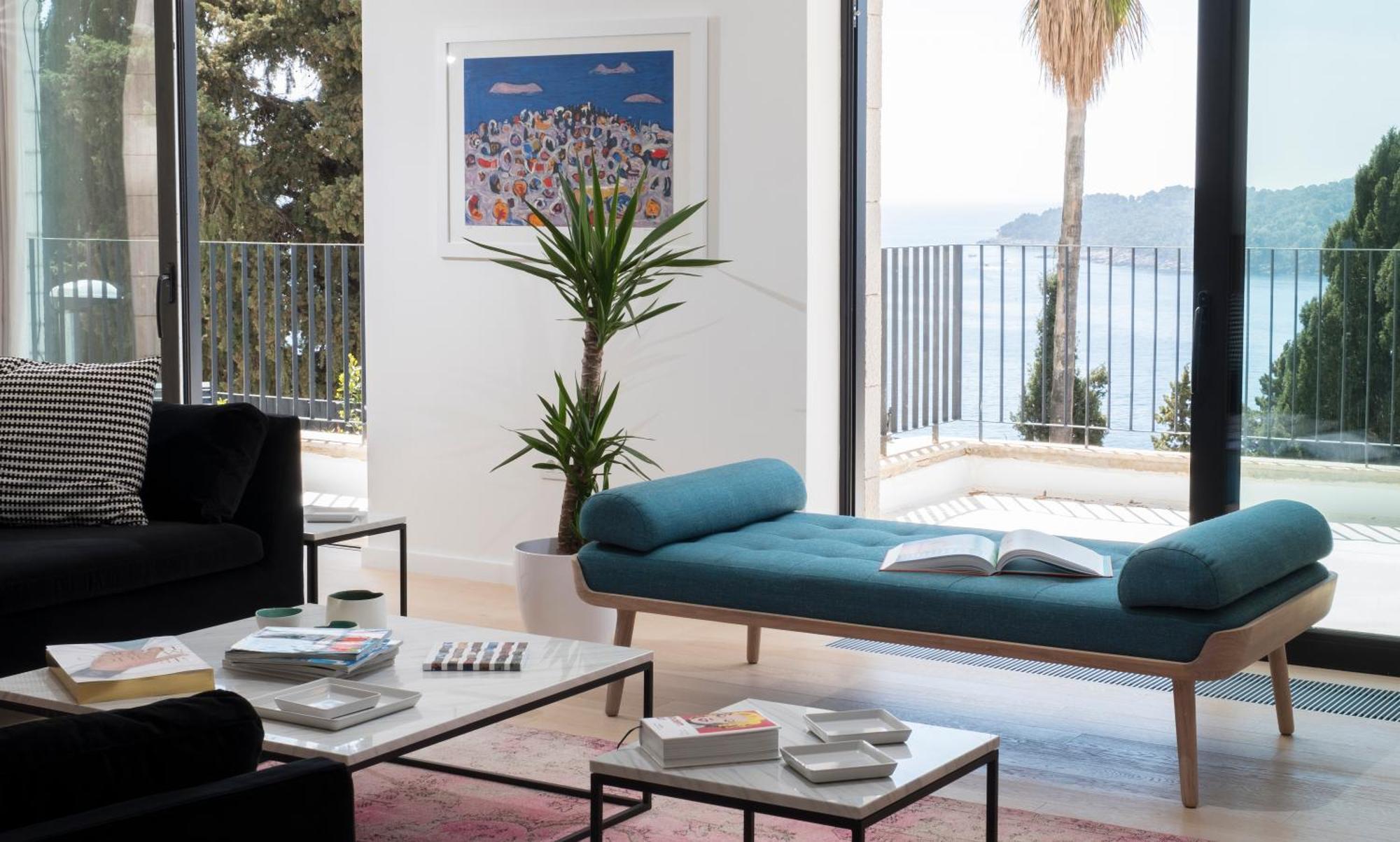 Private Entrance Two-Bedroom Apartment Terrace Sea View