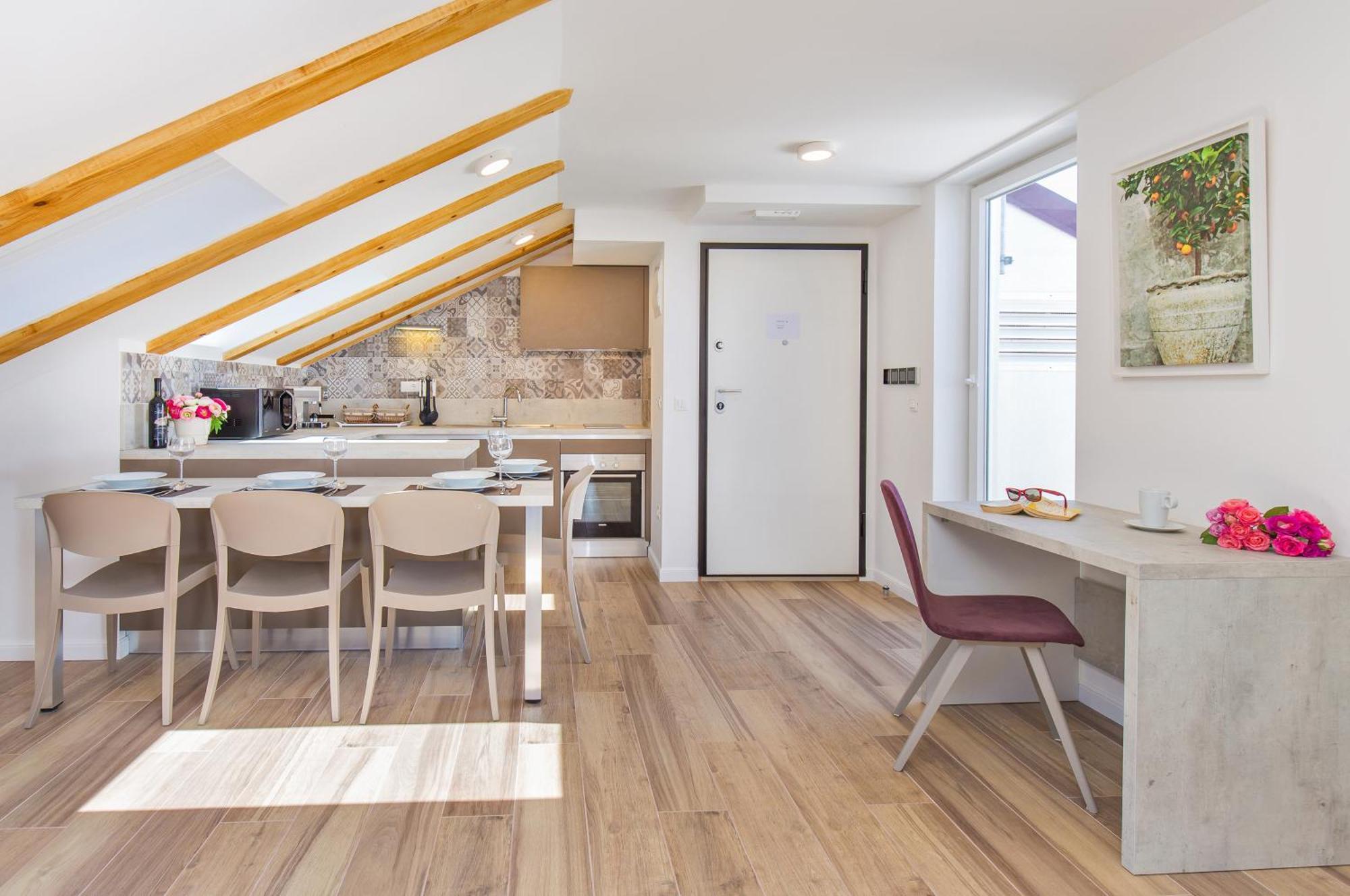 Deluxe Three-Bedroom Apartment Terrace Partial Sea View